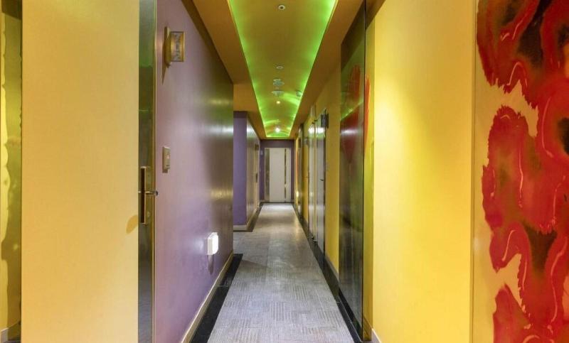 Bobos Hotel image