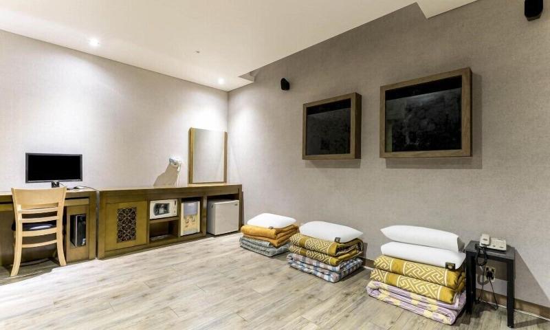 Bobos Hotel image