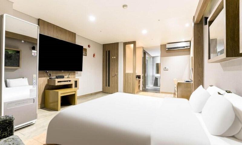 Bobos Hotel image