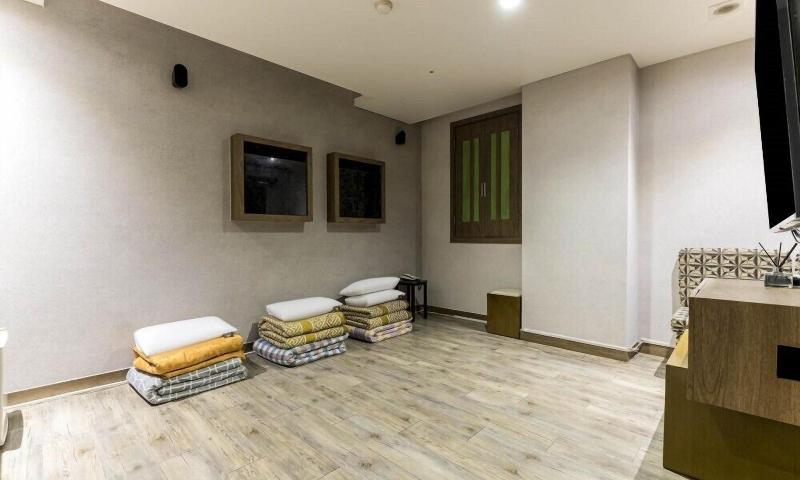Bobos Hotel image