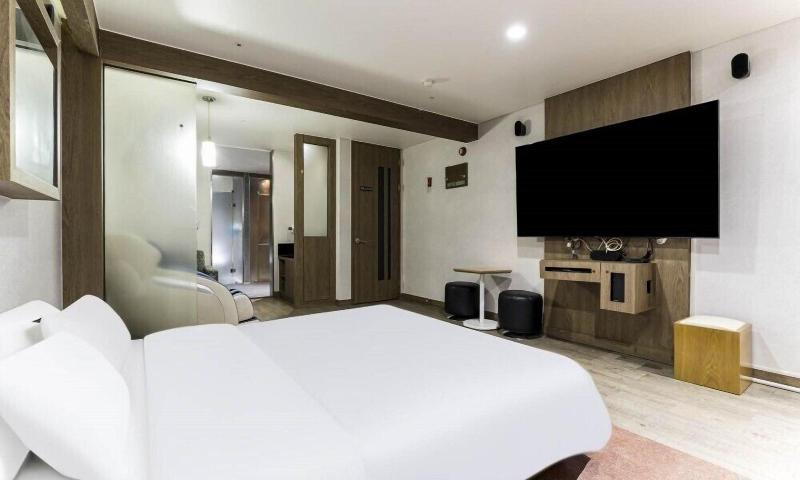 Bobos Hotel image