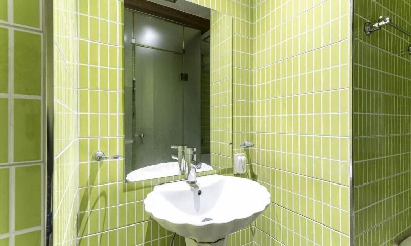 Bobos Hotel image