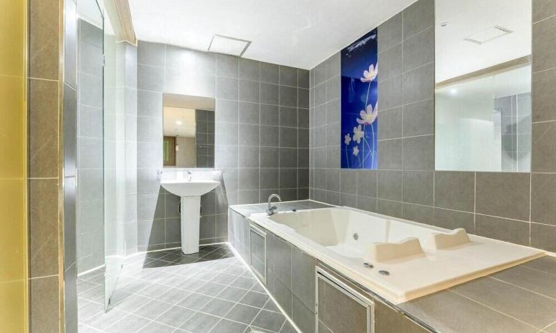 Bobos Hotel image
