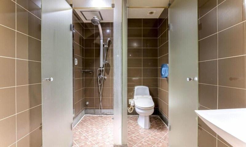 Bobos Hotel image