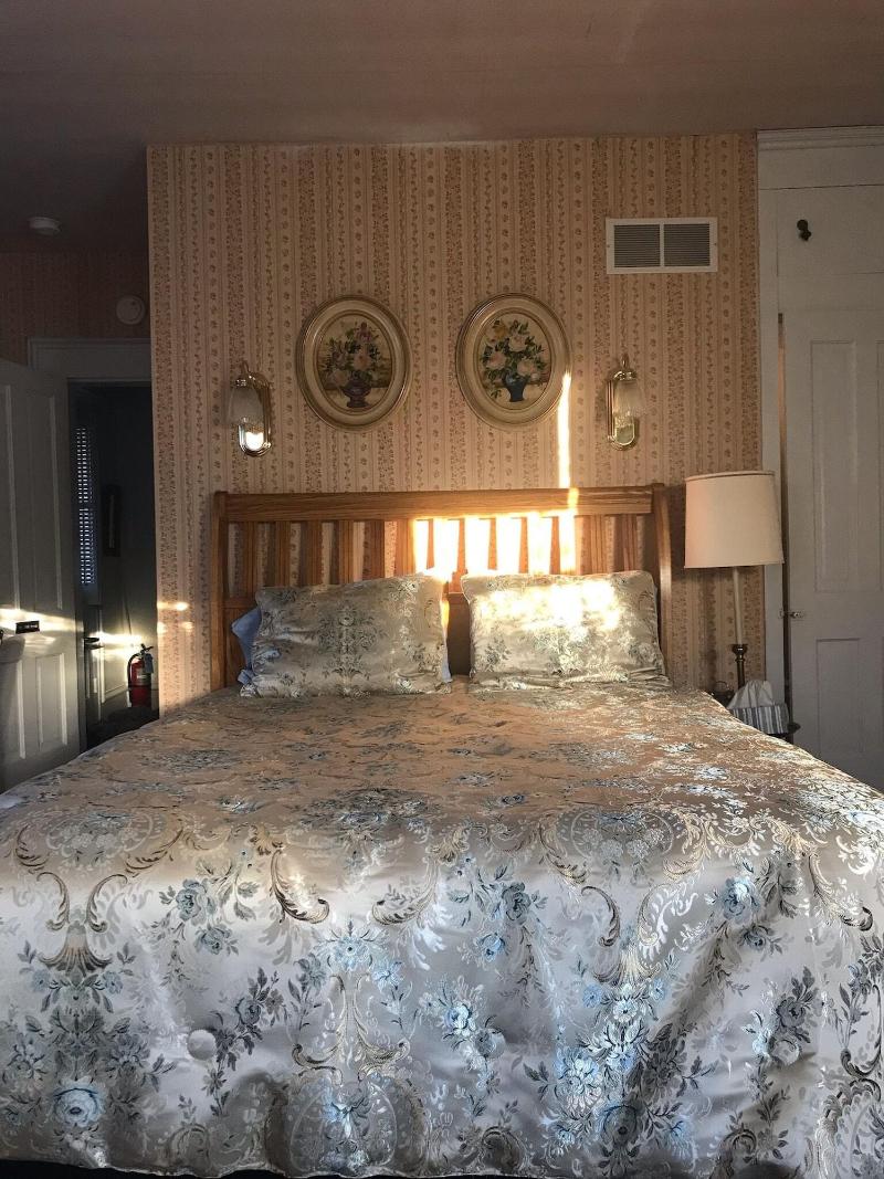 Hawthorne Inn image