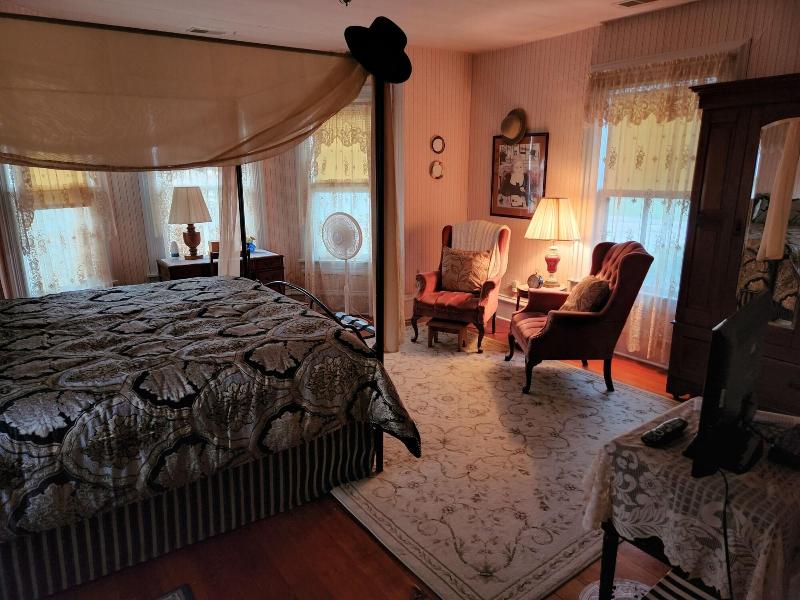 Hawthorne Inn image
