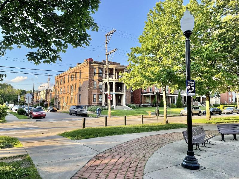 The Warhola Bloomfield — photo 2