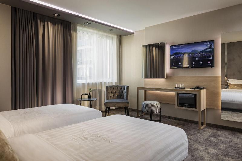 Este Park Hotel image