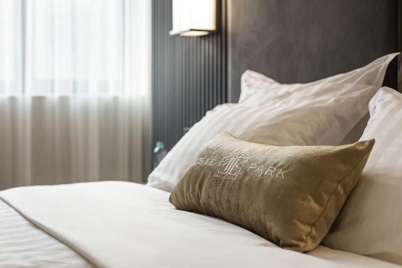 Este Park Hotel image