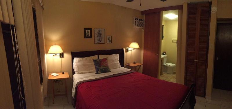 El Pequea O Hotel image