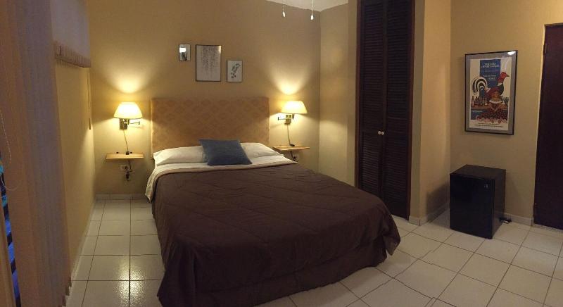 El Pequea O Hotel image