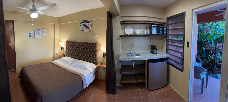 El Pequea O Hotel image