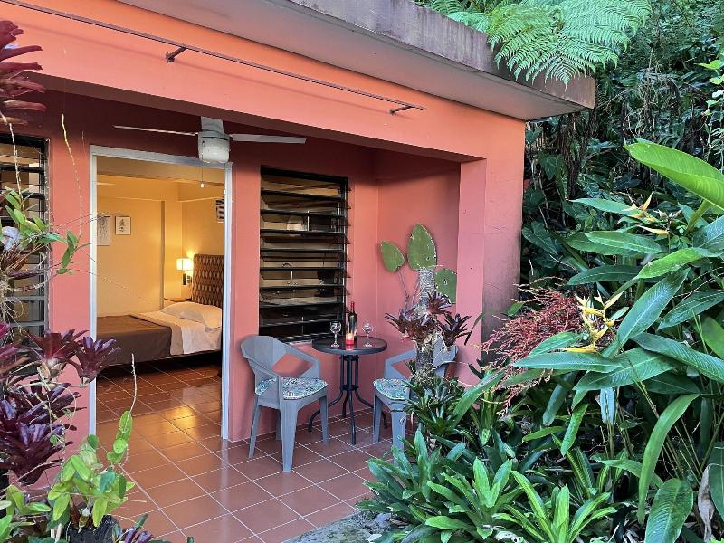 El Pequea O Hotel image