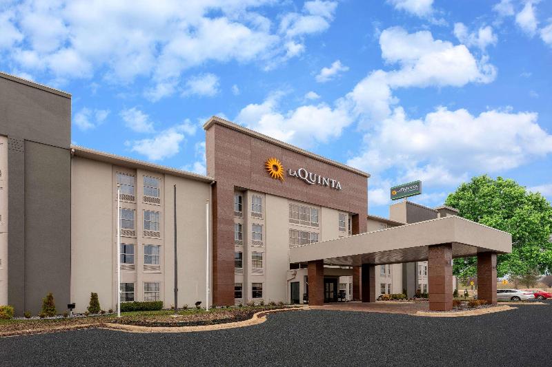La Quinta Inn & Suites By Wyndham Jonesboro image
