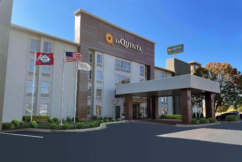 La Quinta Inn & Suites By Wyndham Jonesboro image