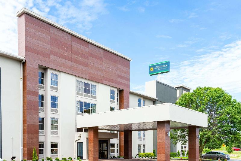 La Quinta Inn & Suites By Wyndham Jonesboro image