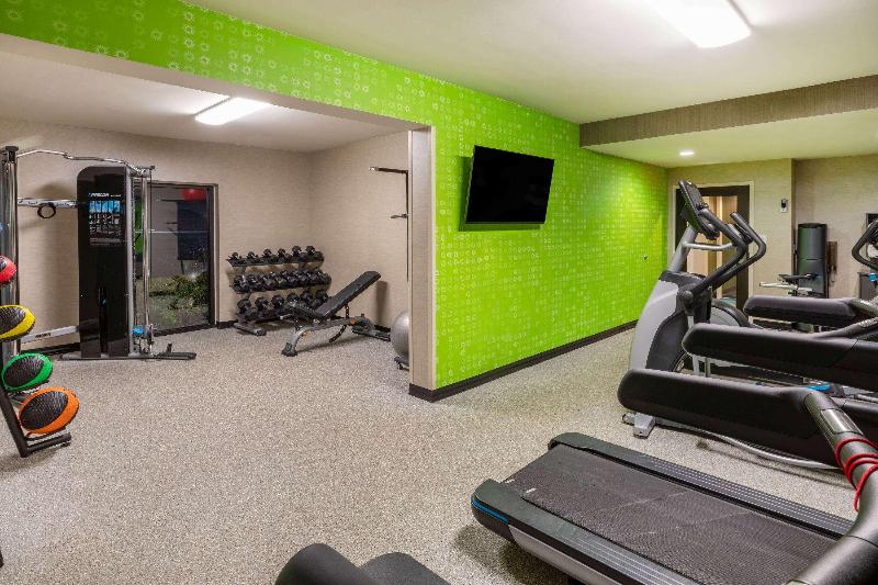 La Quinta Inn & Suites By Wyndham Jonesboro image
