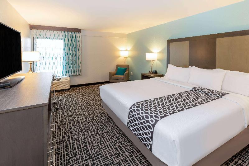 La Quinta Inn & Suites By Wyndham Jonesboro image