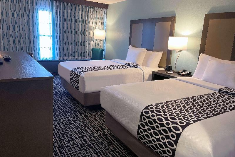 La Quinta Inn & Suites By Wyndham Jonesboro image
