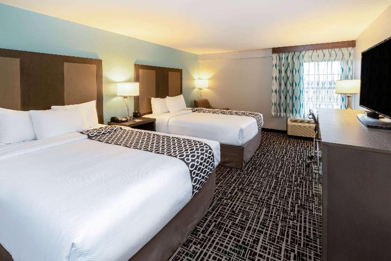 La Quinta Inn & Suites By Wyndham Jonesboro image