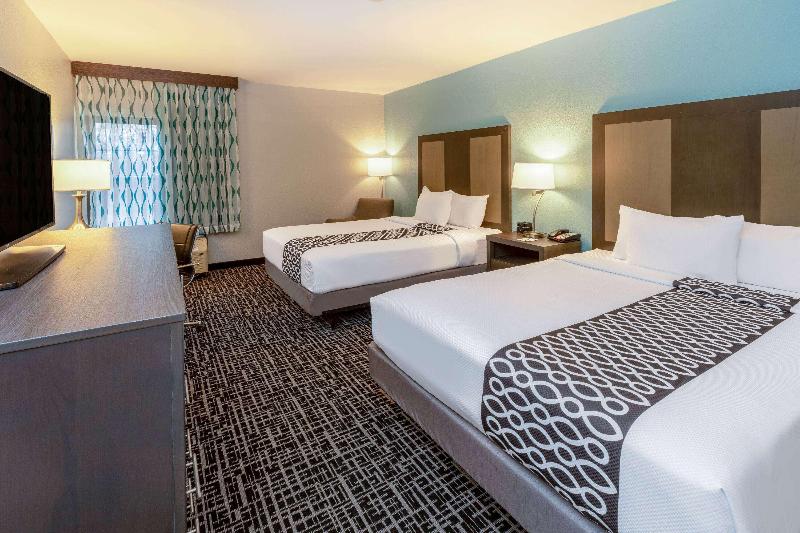 La Quinta Inn & Suites By Wyndham Jonesboro image