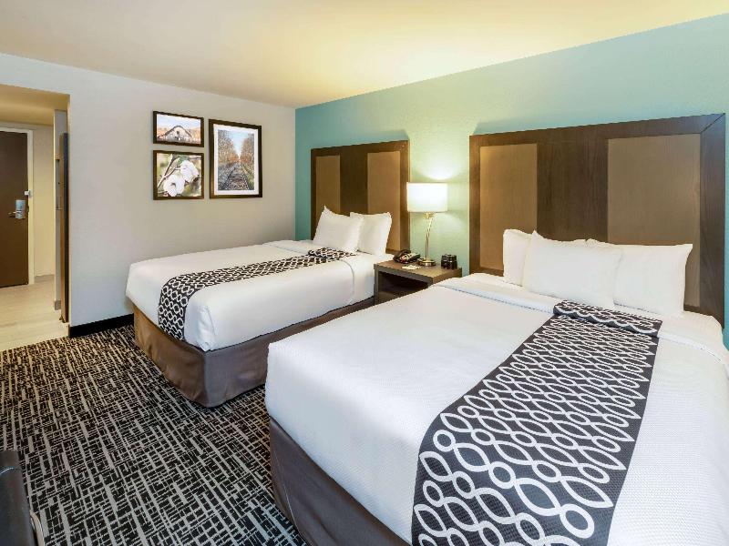 La Quinta Inn & Suites By Wyndham Jonesboro image