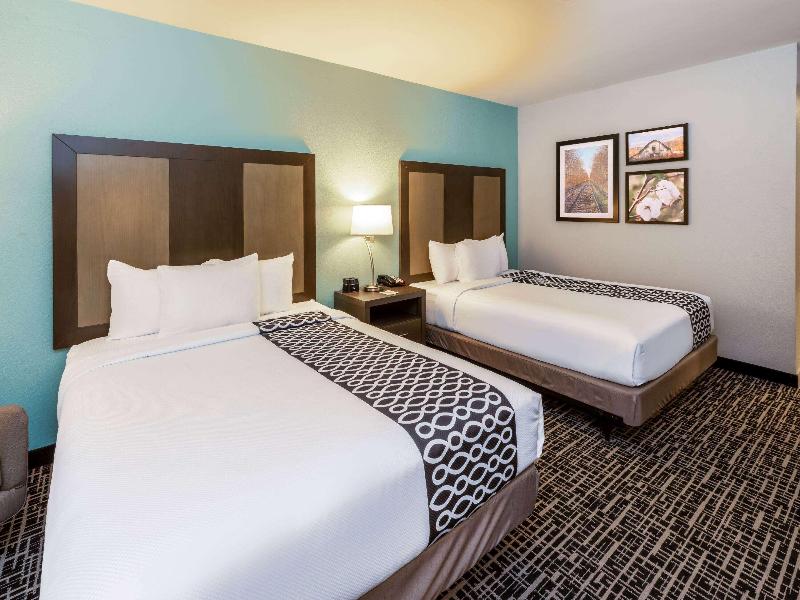 La Quinta Inn & Suites By Wyndham Jonesboro image