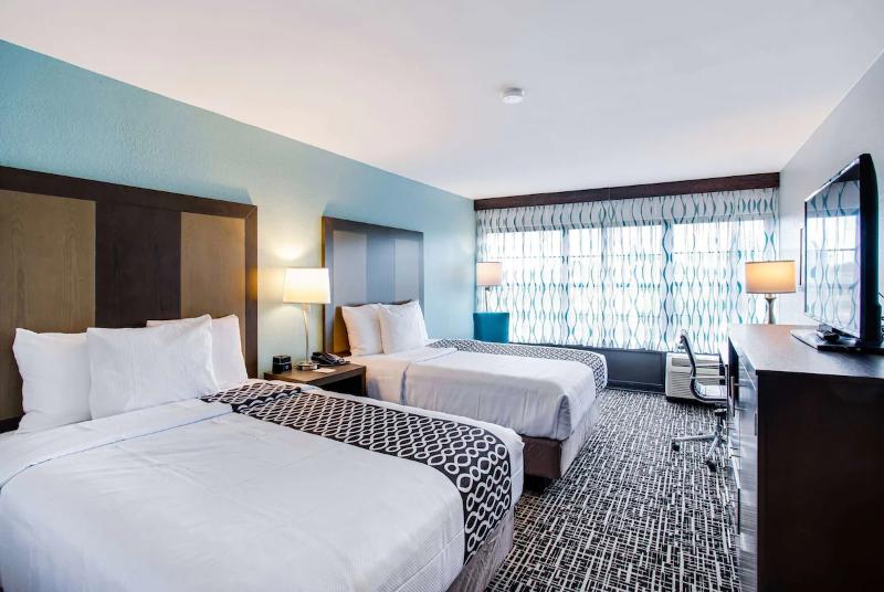 La Quinta Inn & Suites By Wyndham Jonesboro image