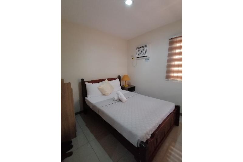 Oyo 867 Roncales Travellers Inn 4