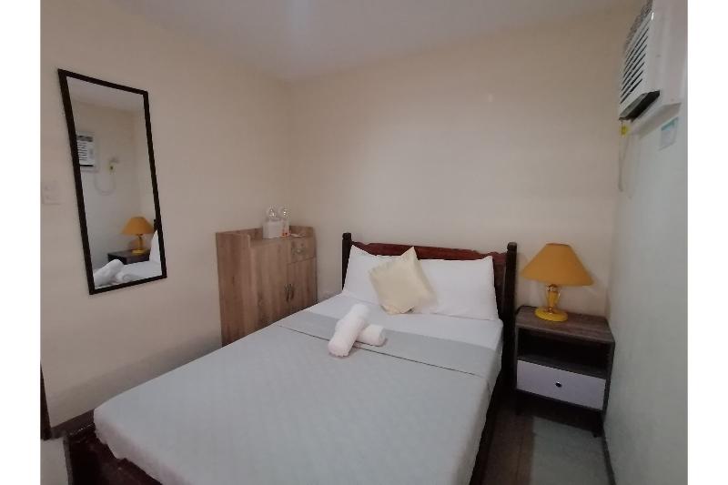 Oyo 867 Roncales Travellers Inn 5