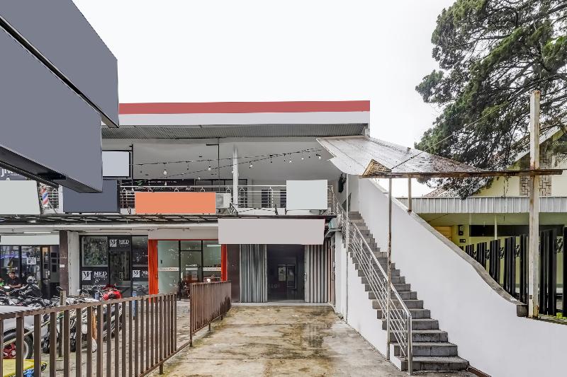 Spot On 91366 The Chatter Place