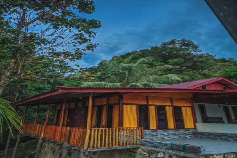 EXPRESS O 91702 Mandeh Homestay Syariah