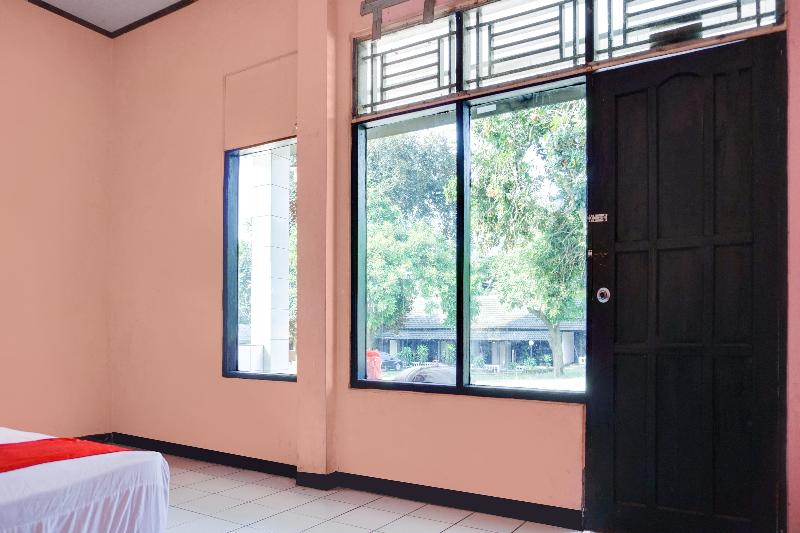 Spot On 91797 Mutiara Guest House image
