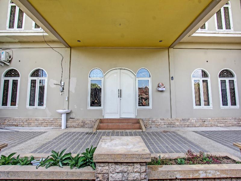 Oyo 91739 Ayu Bypass Mansion