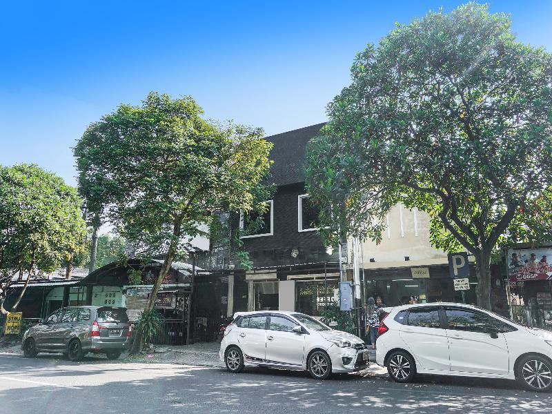 Spot On 91542 Hotel Emma — main photo