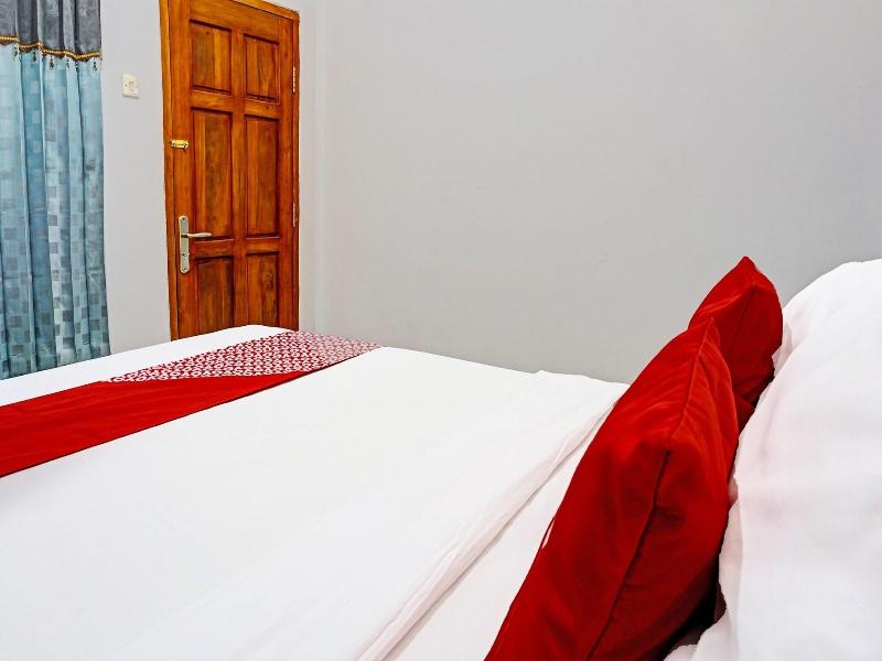 Oyo 91599 Penginapan Mutiara Madiun image