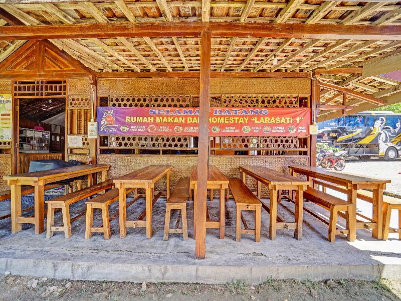 Oyo 91201 Larasati Homestay Pantai Klayar