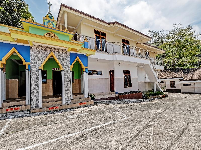 Spot On 91677 Hotel Citra Dewi 3