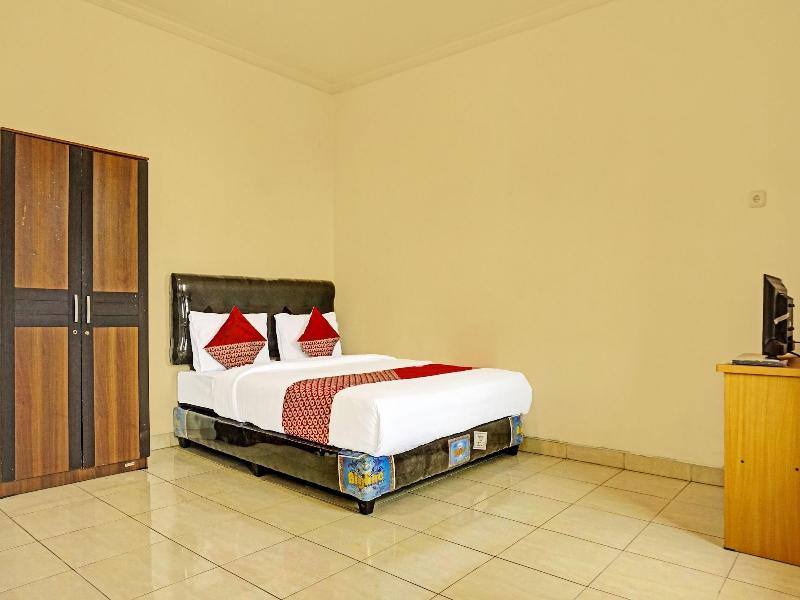 Super OYO 91535 J&b Rooms Tomang image