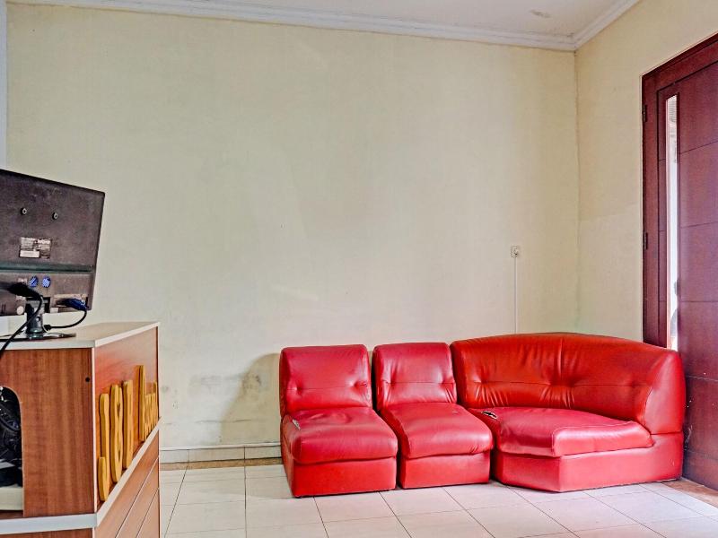 Super OYO 91535 J&b Rooms Tomang image
