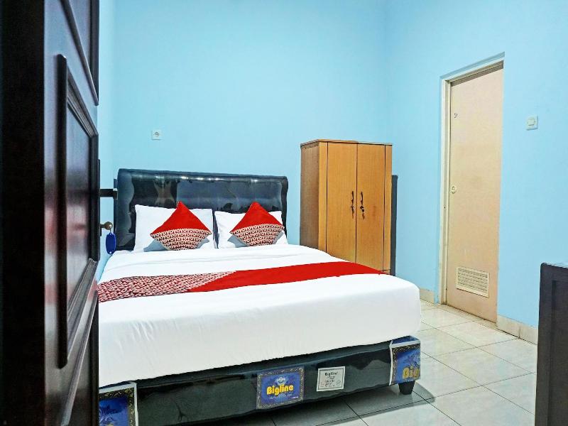 Super OYO 91535 J&b Rooms Tomang image