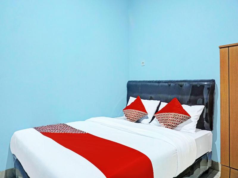Super OYO 91535 J&b Rooms Tomang image