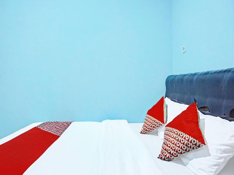 Super OYO 91535 J&b Rooms Tomang image