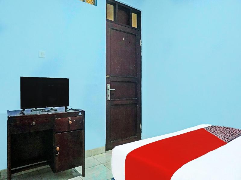 Super OYO 91535 J&b Rooms Tomang image