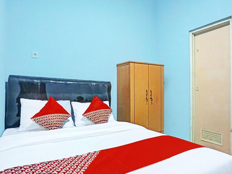 Super OYO 91535 J&b Rooms Tomang image