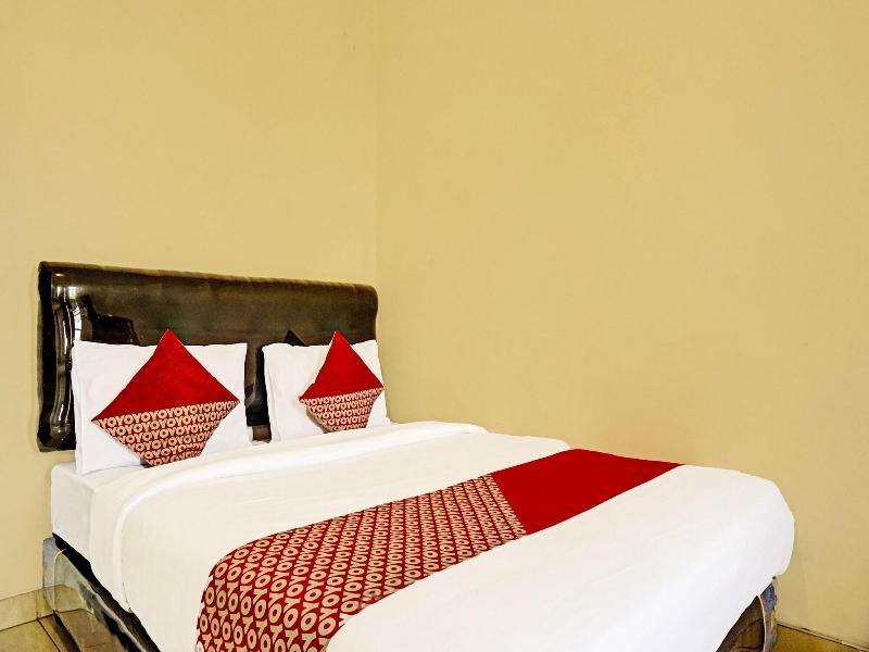 Super OYO 91535 J&b Rooms Tomang image