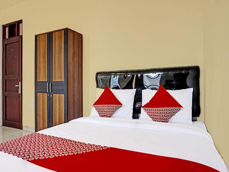 Super OYO 91535 J&b Rooms Tomang image