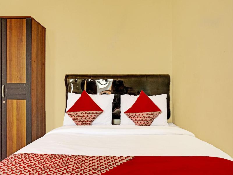Super OYO 91535 J&b Rooms Tomang image