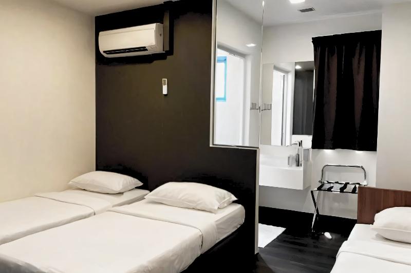 L Hotel @ 51 Desker image