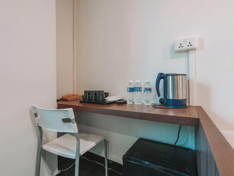 L Hotel @ 51 Desker image